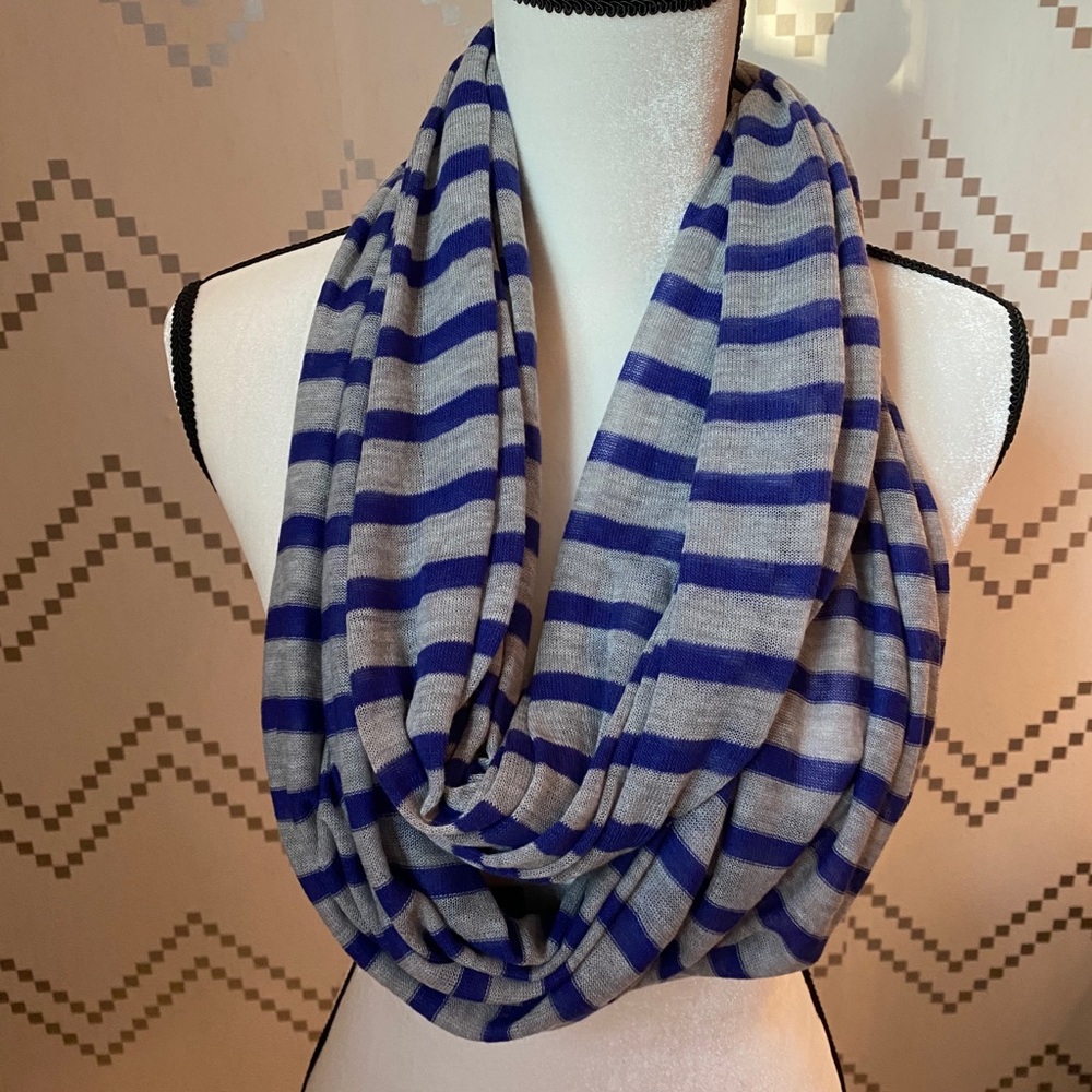 Kerisma infinity scarf